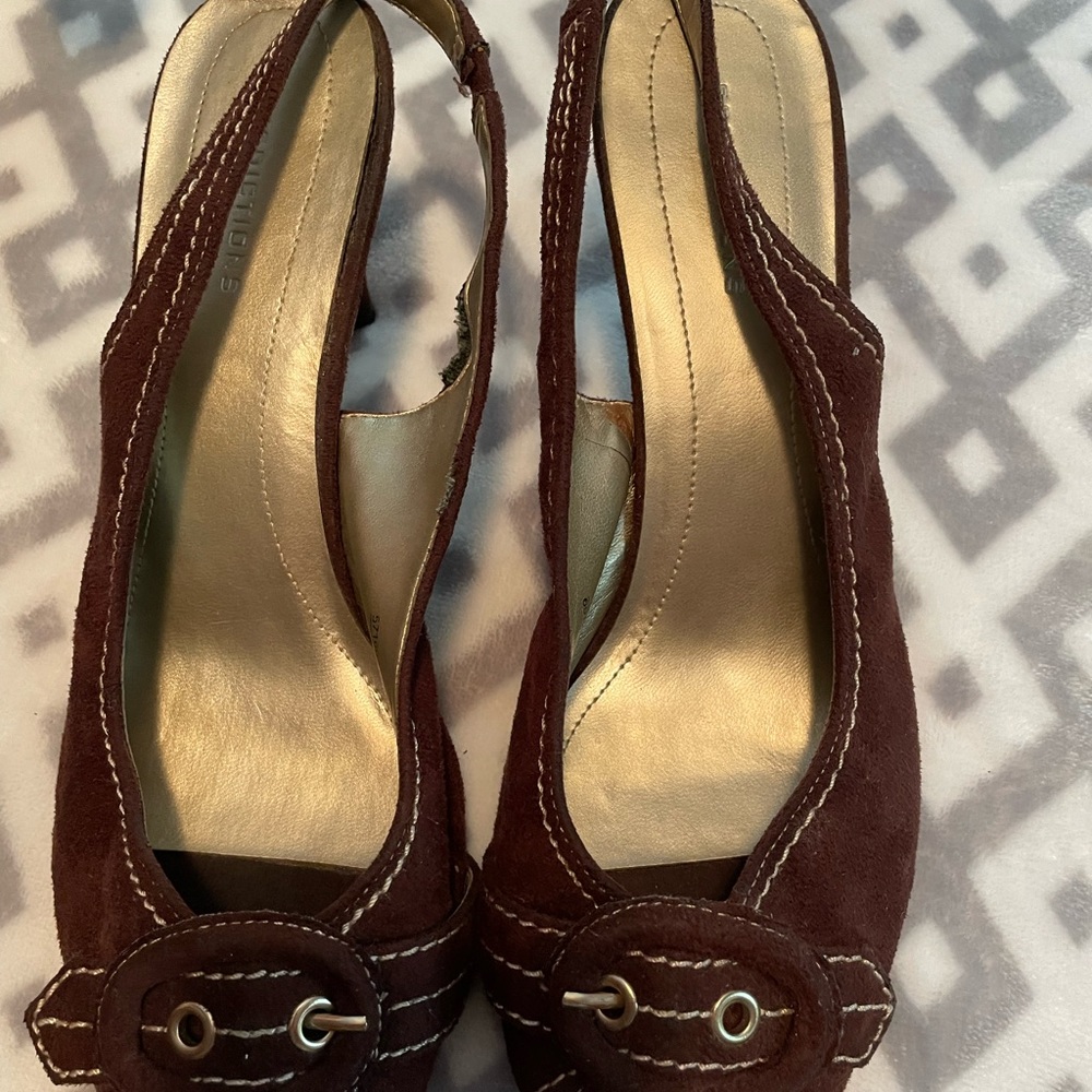 1001 Predictions size 9.5 sling back peek a boo toe brown suede gently worn heel